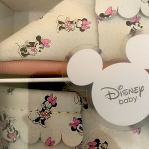 NIB Freshly Picked Minnie Mouse soft sole moccs